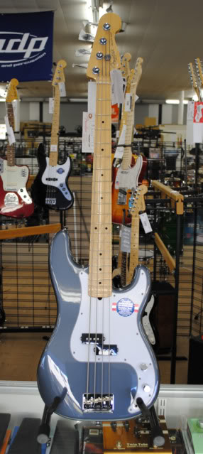 fender-am-std-percision-bass-1.jpg