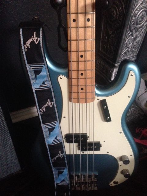 fender-bass-strap_zps68de056a.jpg