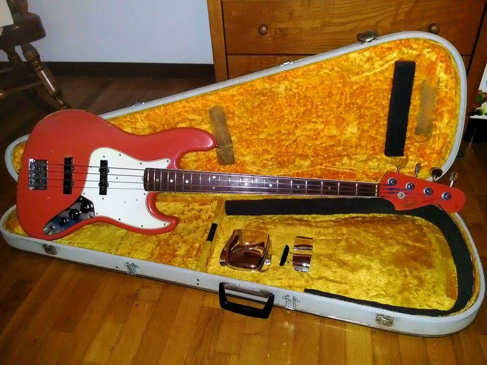 Fender+hard case.jpg
