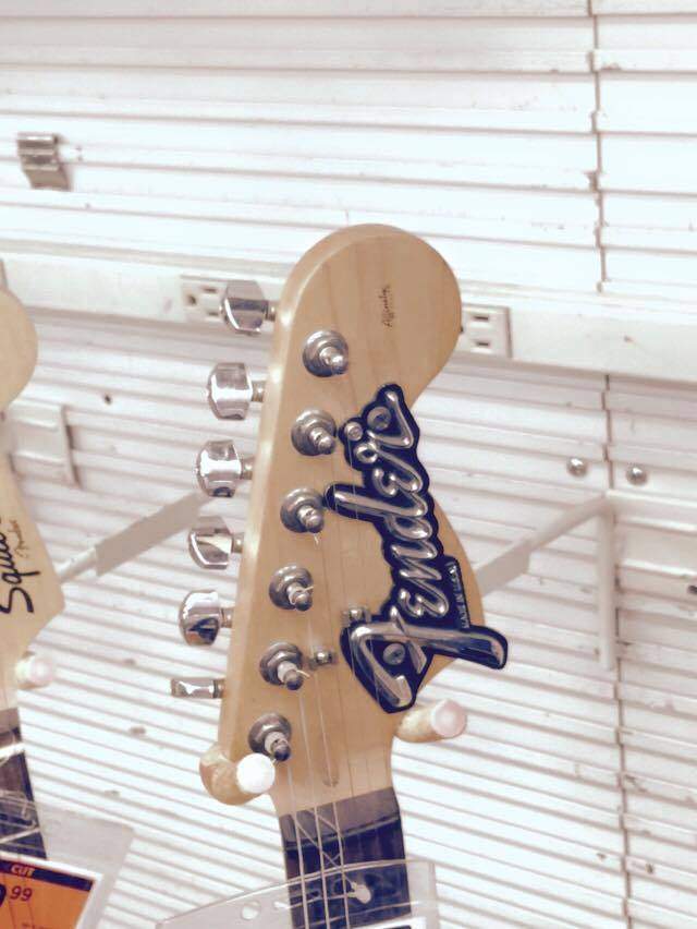 Fender headstock.jpg