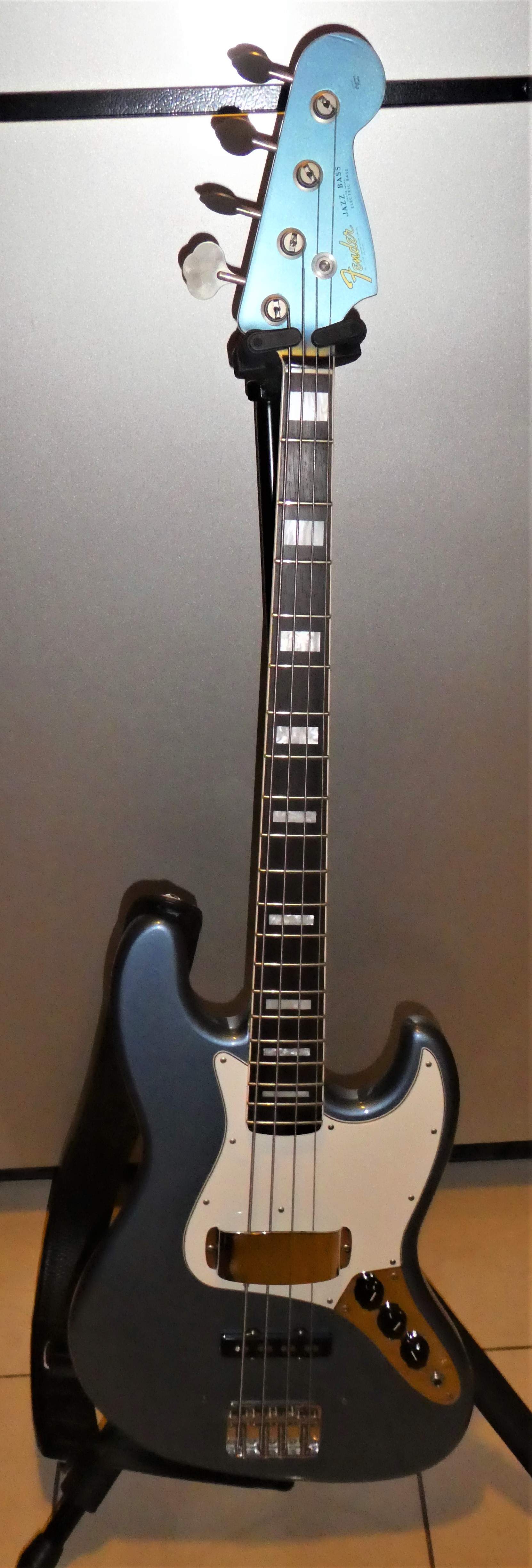 FENDER J BASS.JPG