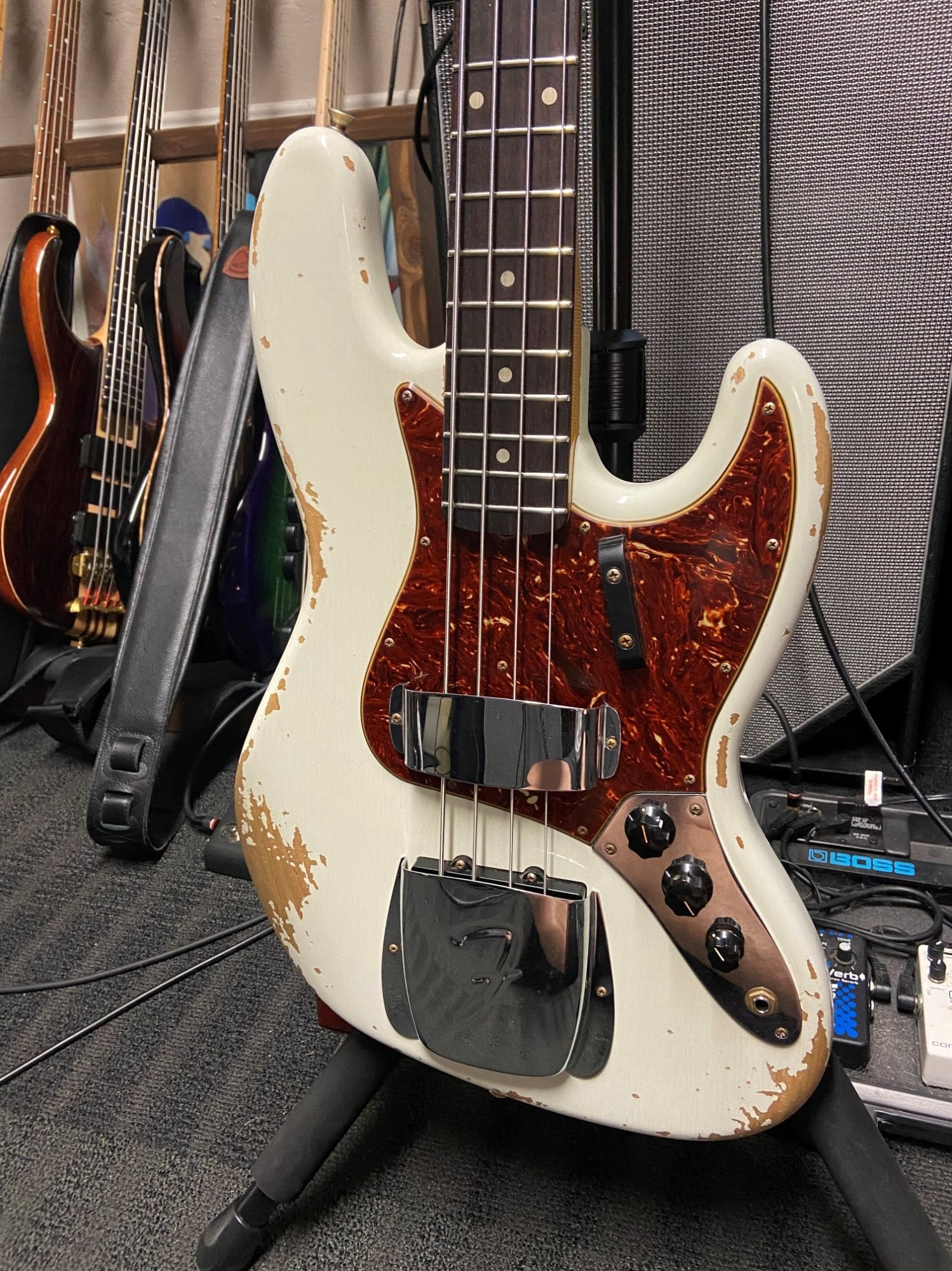 Fender Jazz Body.jpg