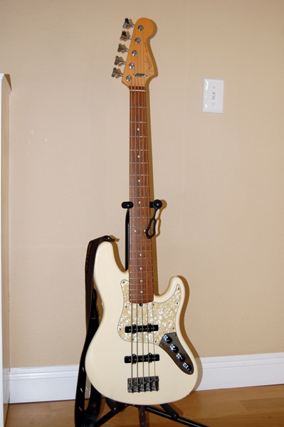 Fender Jazz.JPG