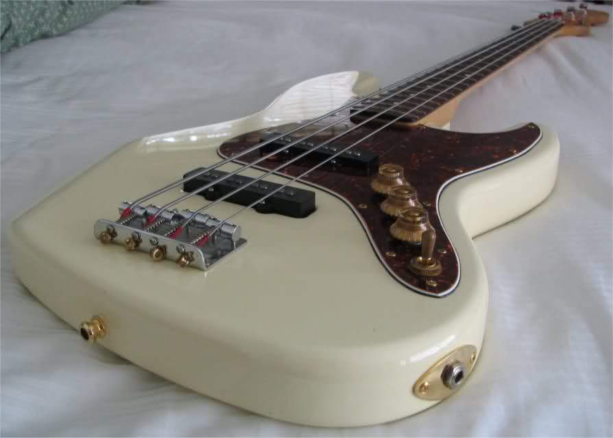 Fender Jazz Side Jack.jpg