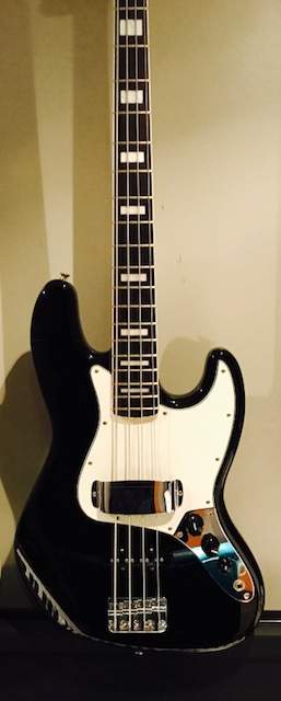 Fender Jazz Tuxedo.jpg