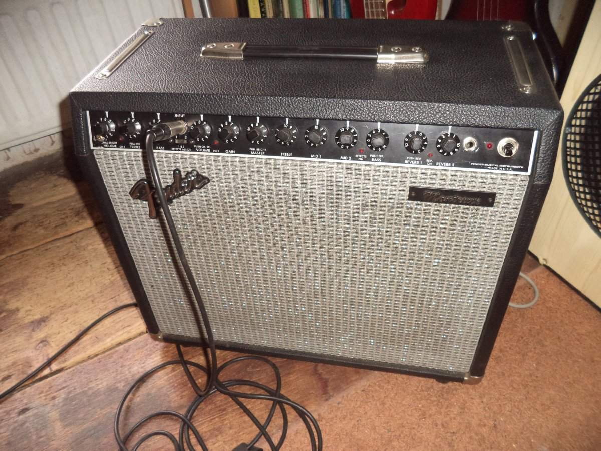 Fender.JPG