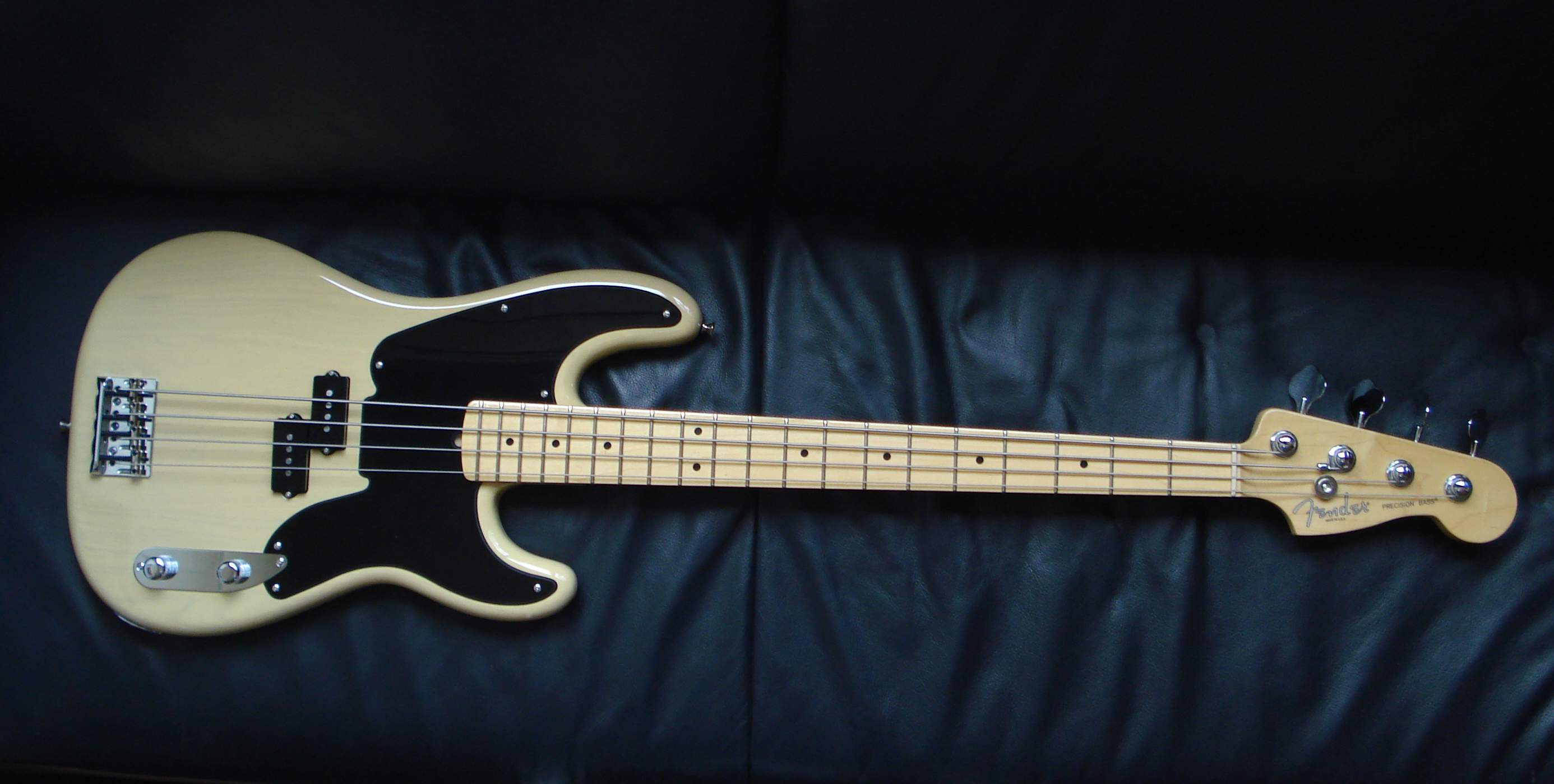 Fender P 60th 0003.JPG