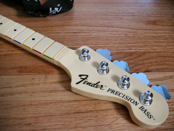 fender-precision-wireless-bass-headstock.jpg