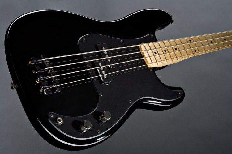 fender-roger-waters-prec_2032_3.jpg