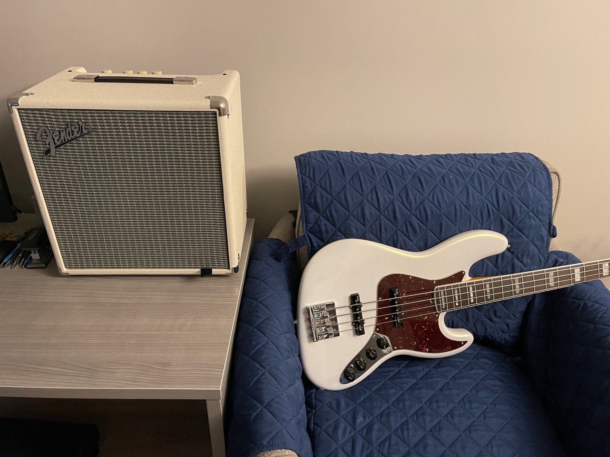FENDER RUMBLE IVORY.jpg