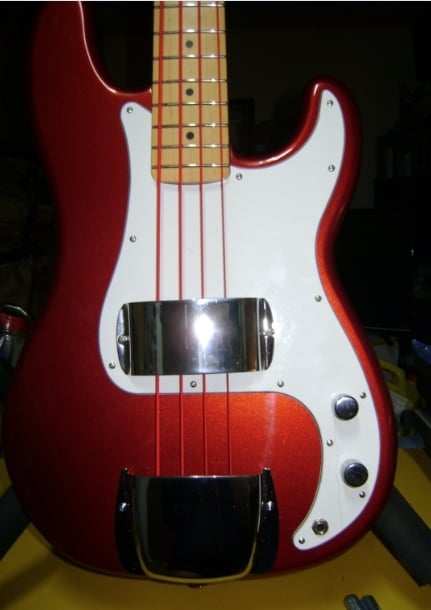 FENDER STANDARD PRECISION BASS 2.jpg