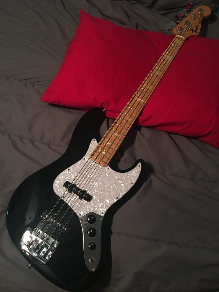 Fender US Geddy.jpg