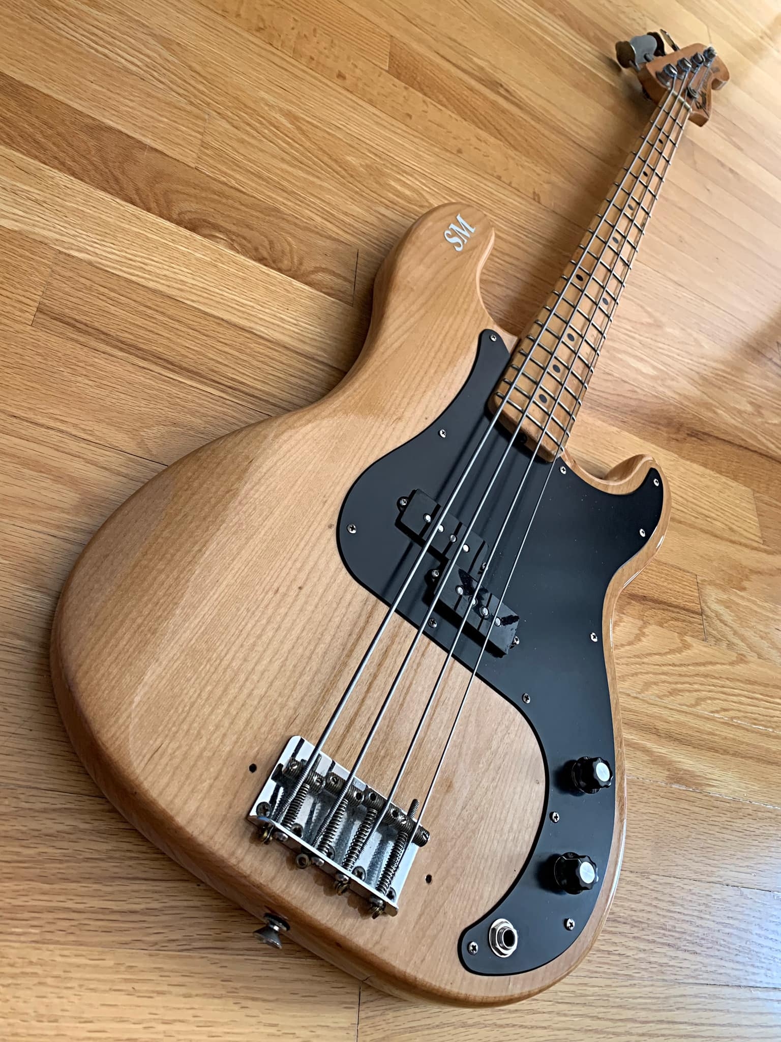Fender_1972_Precision_Bass_1.jpg