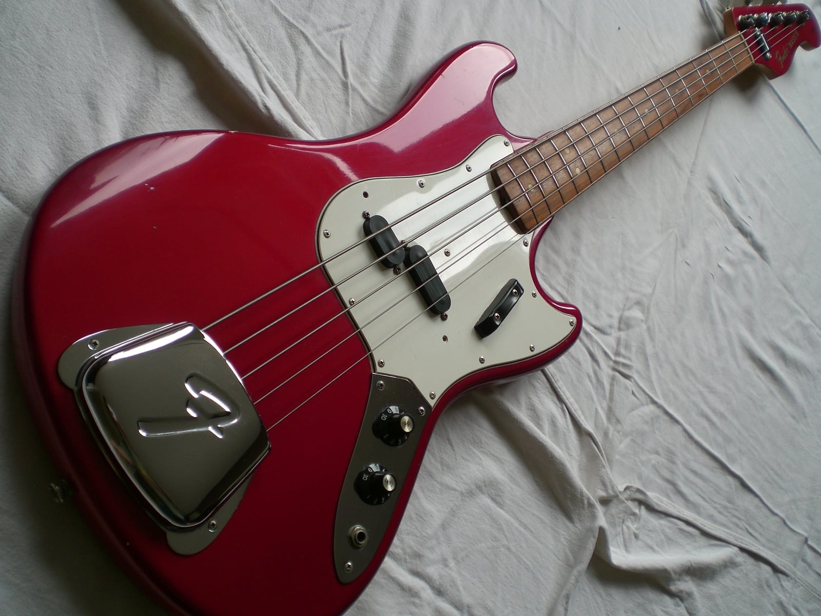 FENDER_BASS_V.jpg