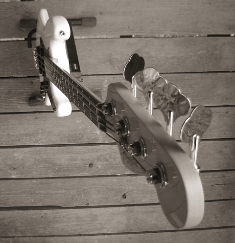 fender_headstock_bw_sm.jpg