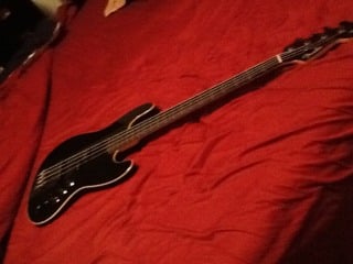 Fender_Jazz_Aerodyne.jpg