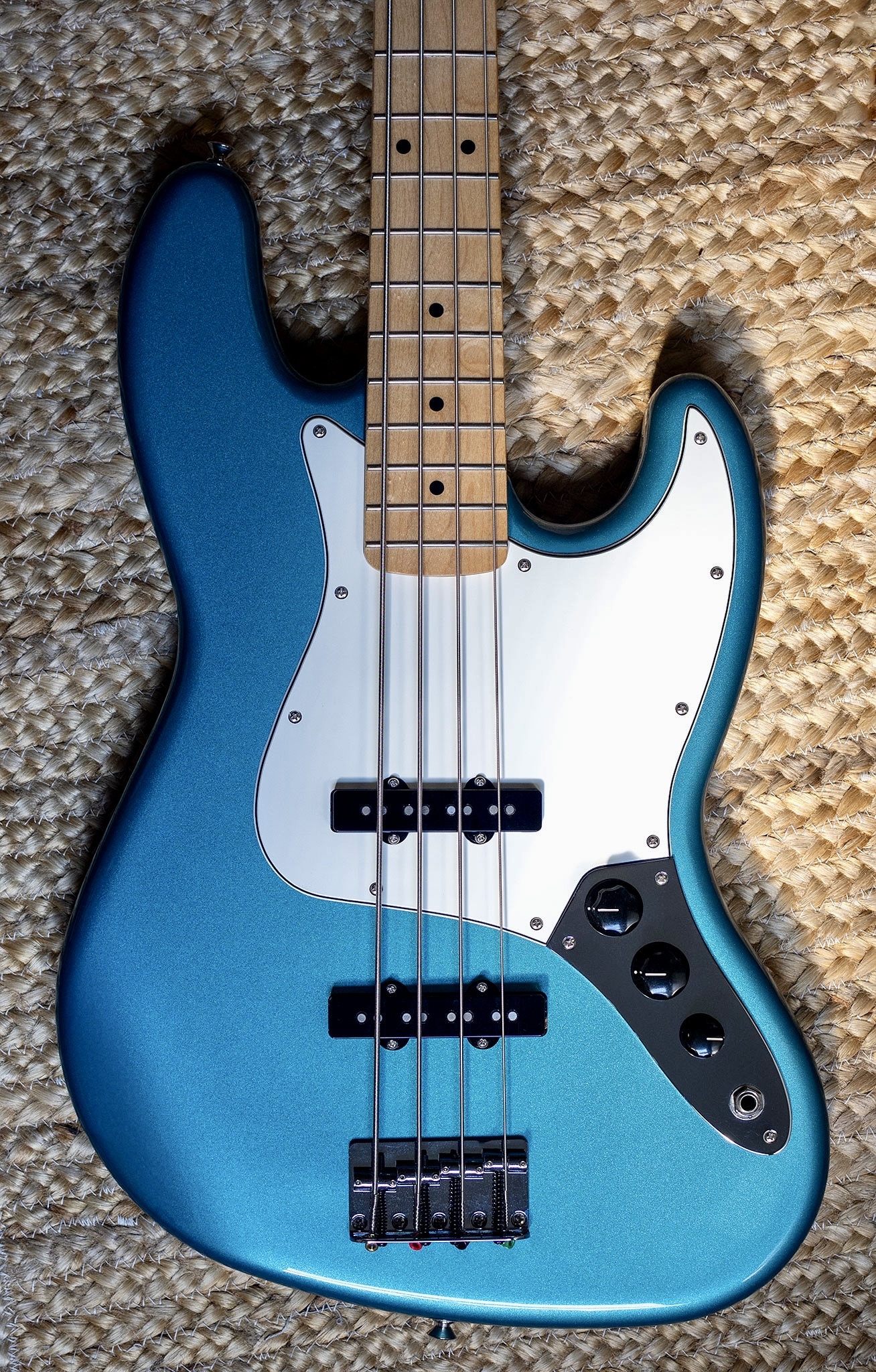 fender_player_jazz_hero_01_2048.jpeg