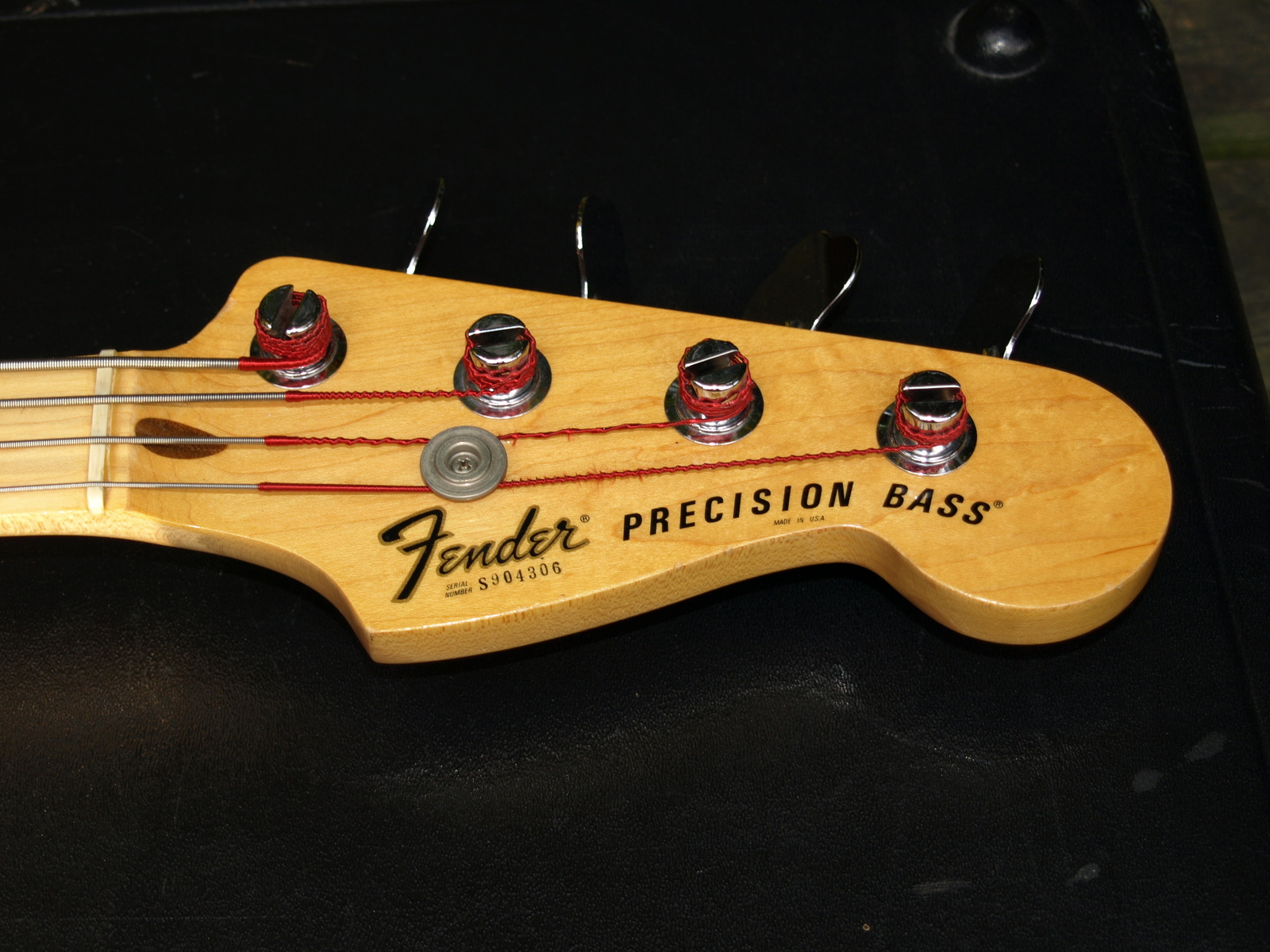 Fender_Precision_Bass_1981_1.jpg