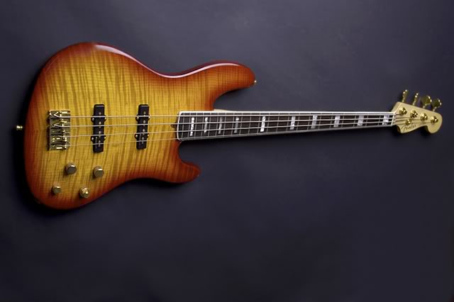 FenderAmericanDeluxeJazzFMTIV.jpg