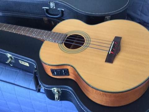 fenderbg32nat.jpg