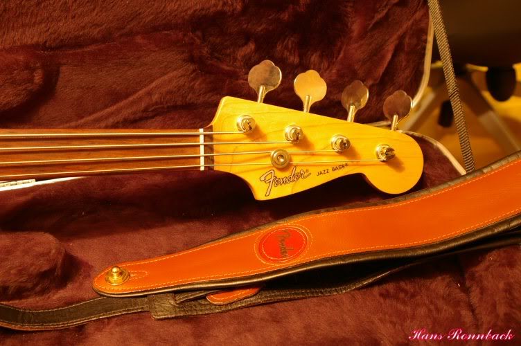 FenderJ-bas_headandstrap.jpg