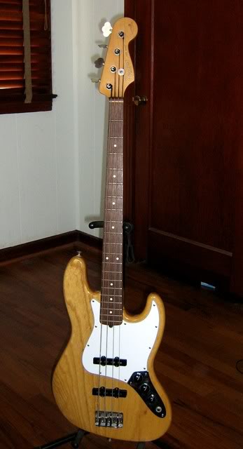 FenderJazzBass001.jpg