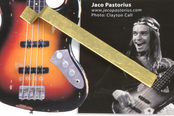 FenderJazzBassGroundingStra.jpg