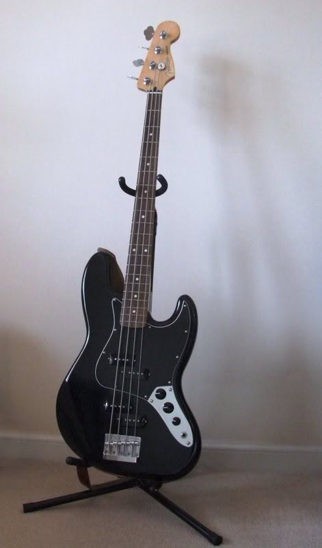 FenderJazzBlacktop.jpg