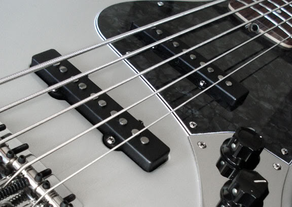 FenderJazzV_angle1.jpg
