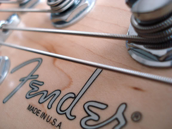 FenderJazzV_angle2.jpg