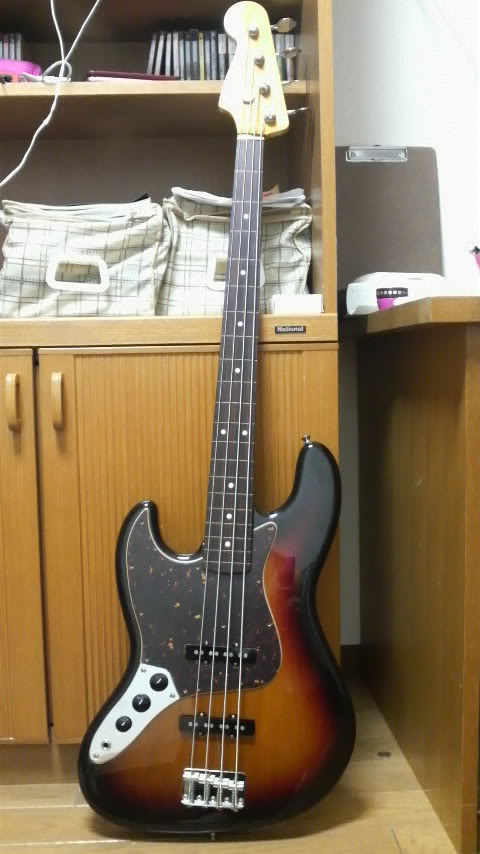 fenderjb62wpickguard.jpg