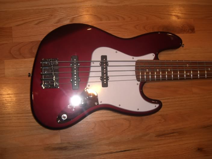 FenderMIMJazzVBodyCloseUpFront.jpg
