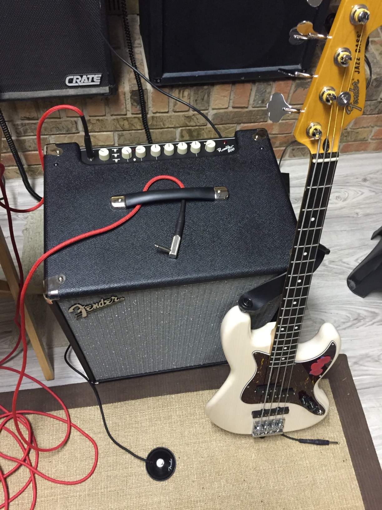 FenderMPSSjazzRumble200combo.jpg