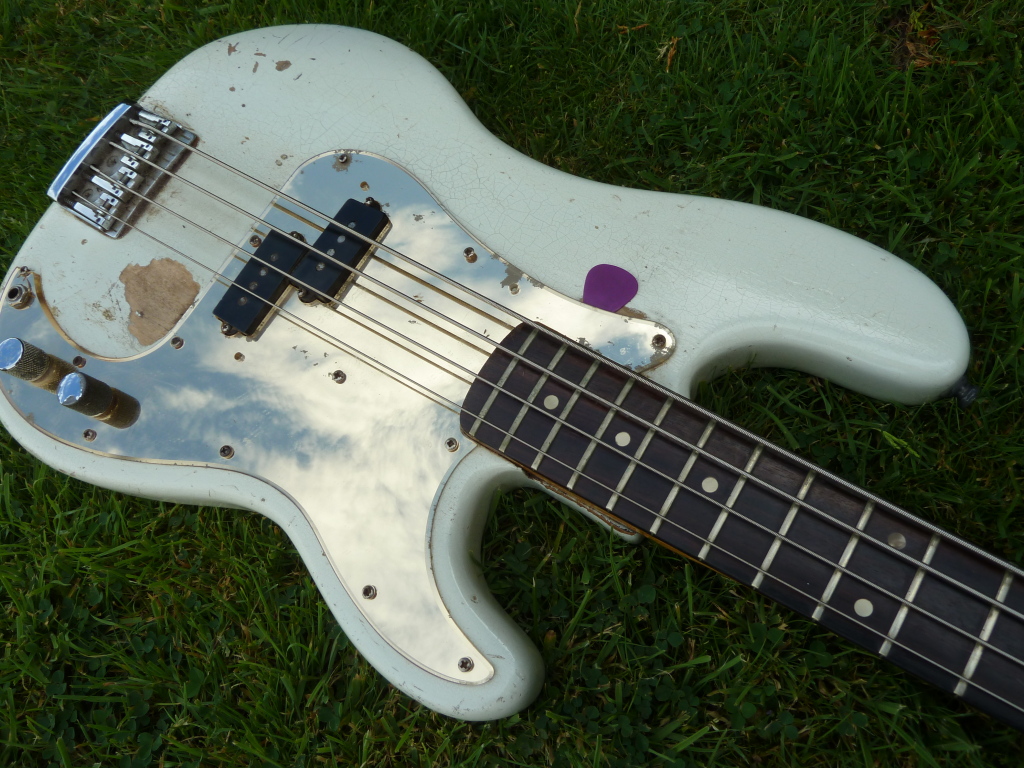 FenderPbass1975006.jpg