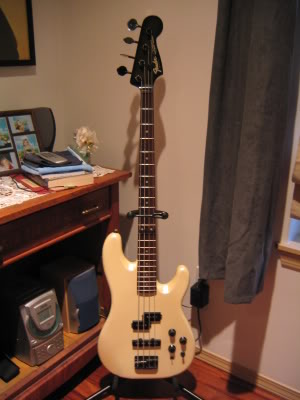 FenderPowerJazz002.jpg