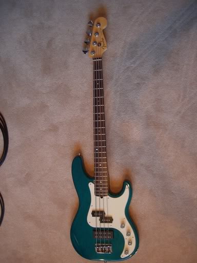FenderPrecision015.jpg