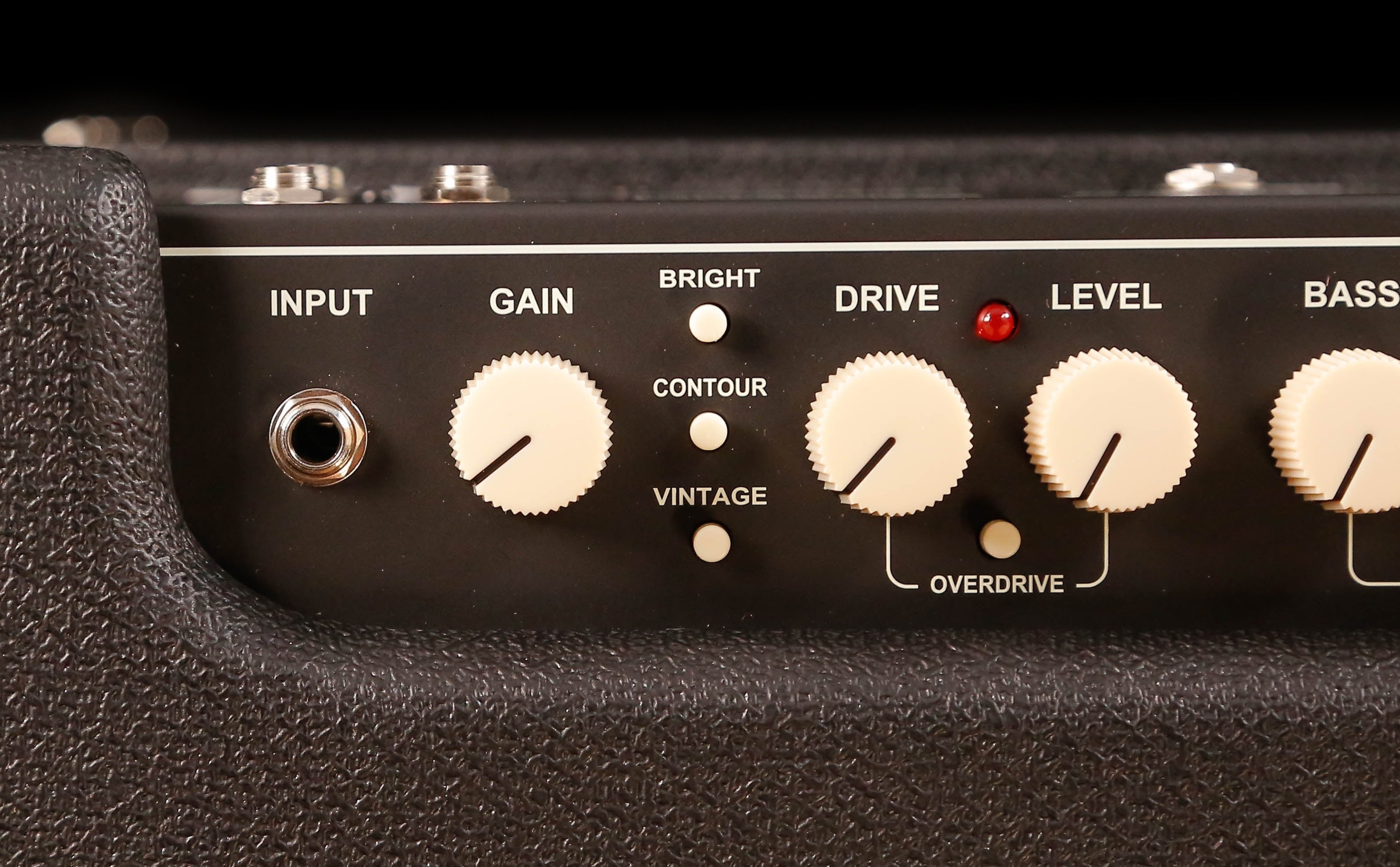 FenderRumble500V32x10Combo-4.jpg