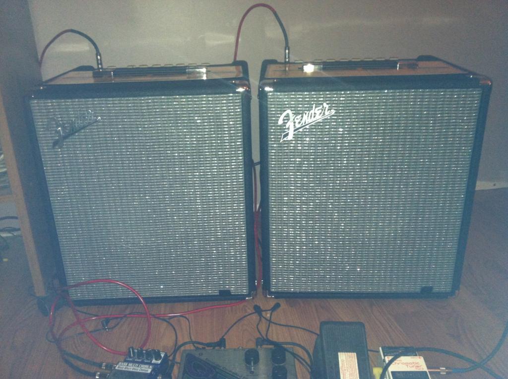 FenderRumbleV3100Twins.jpg