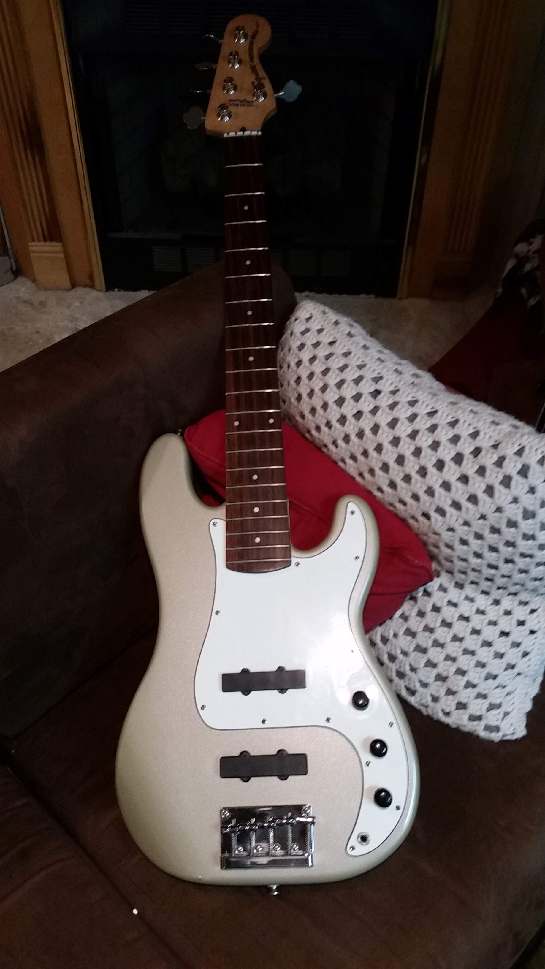 FenderSquierClean.jpg