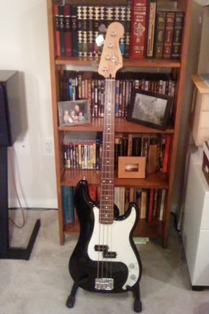 FenderStandardPrecisionBass.jpg