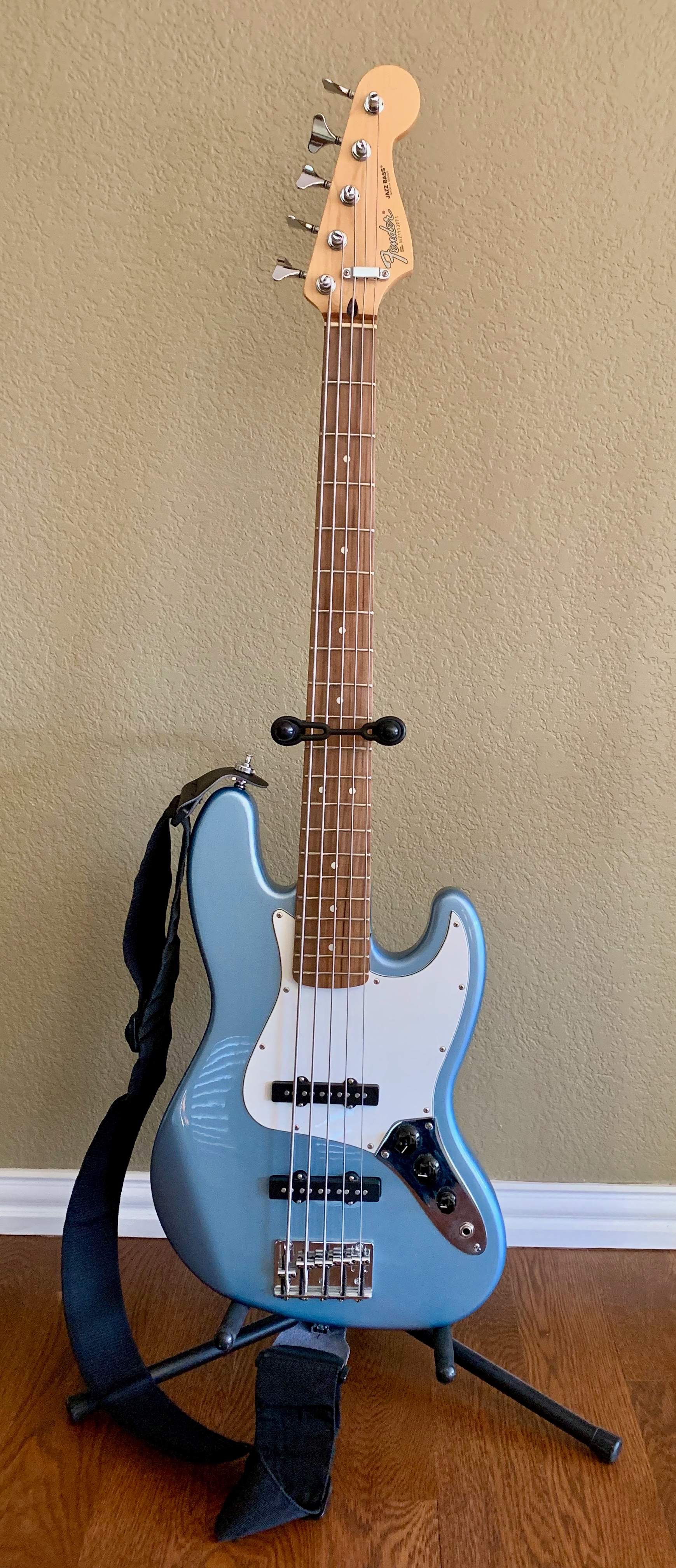 FenderStdJazzV.jpg