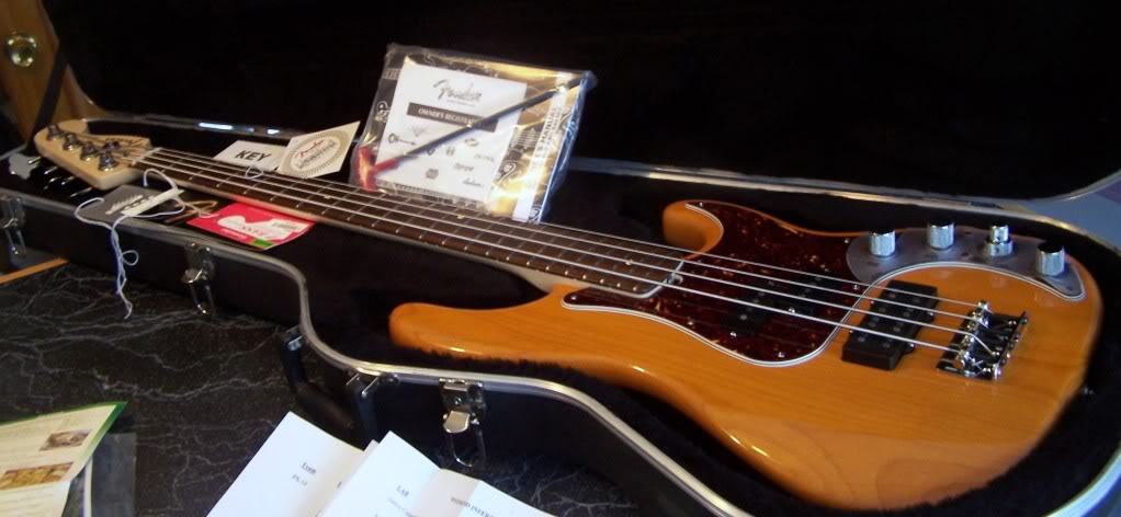 FenderUSAdeluxebassincase1.jpg