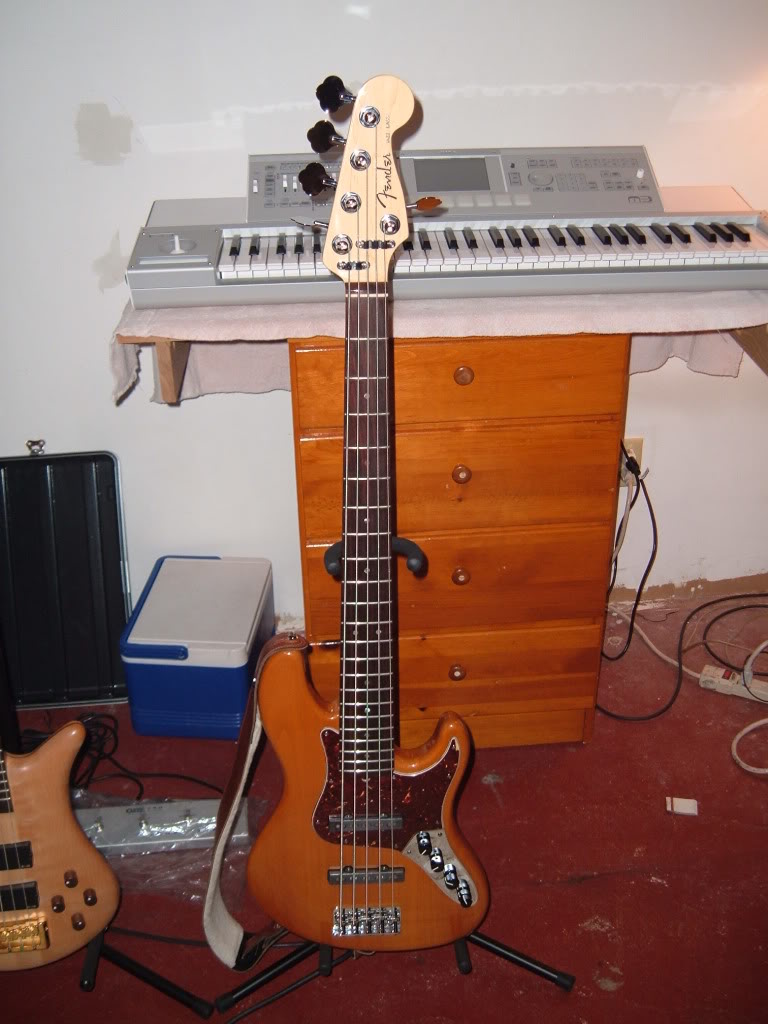 FenderUSAdeluxwSadowskyprepups.jpg