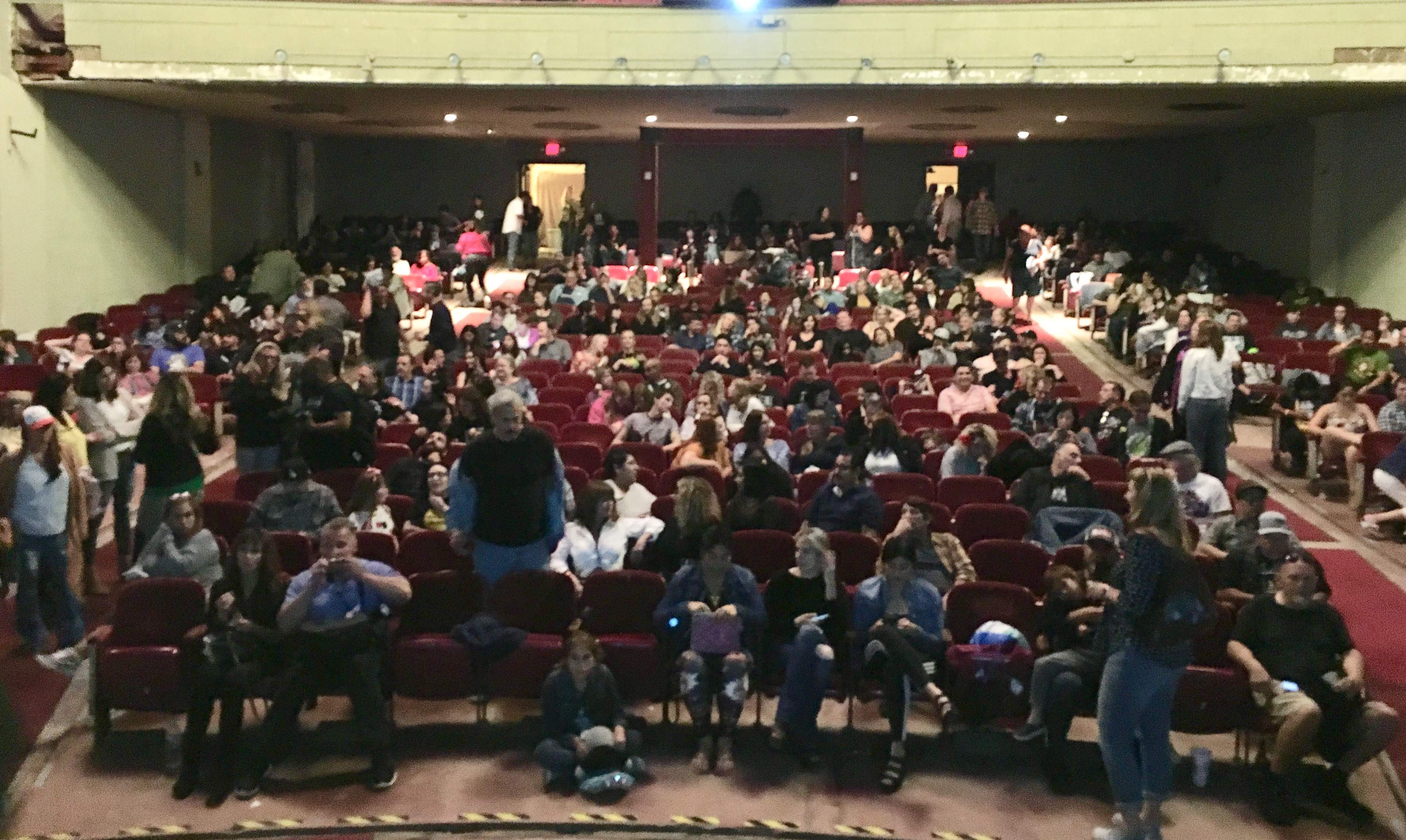 finalgravitycrowdatfoxtheaterfullerton2019.jpg