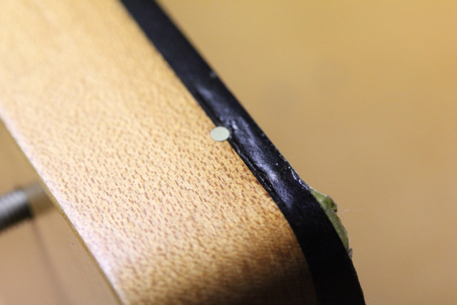 fingerboard_edge_depression_small.jpg