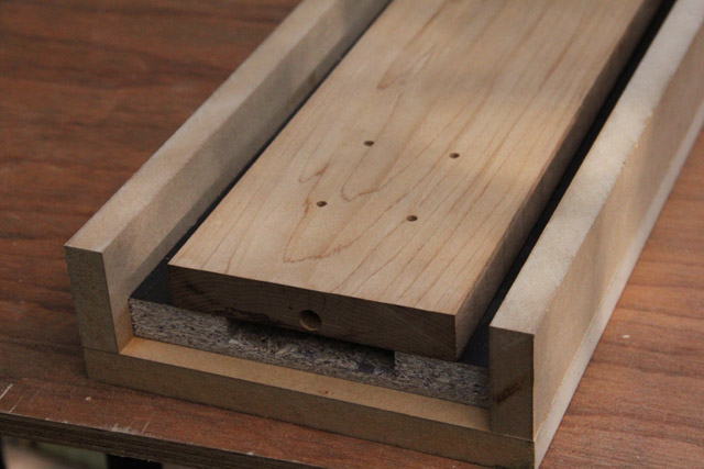 fingerboard_planing_jig_ready_small.jpg
