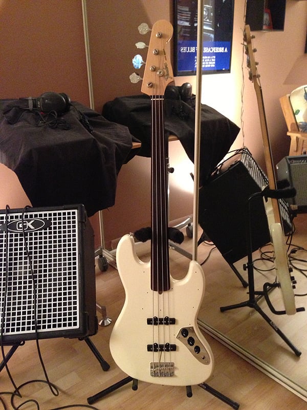 fj_fretless.jpg
