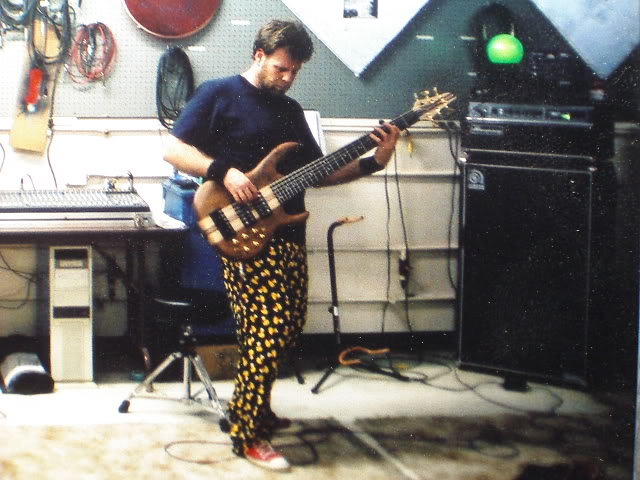 Fluxwith6-stringCarvinandAmpeg-1.jpg