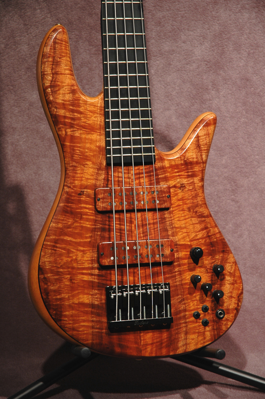 Fodera_Munji_Koa_Body-web.jpg