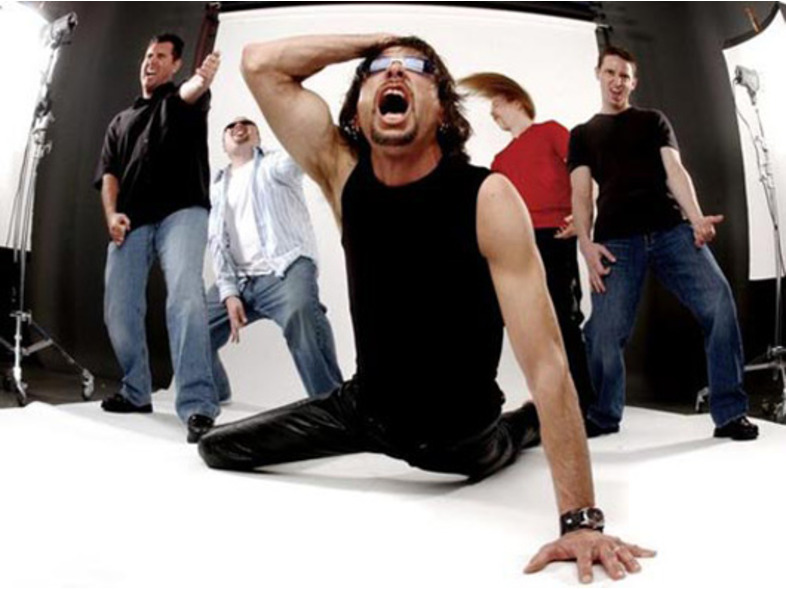 foregrounded-singer_786x590.jpg
